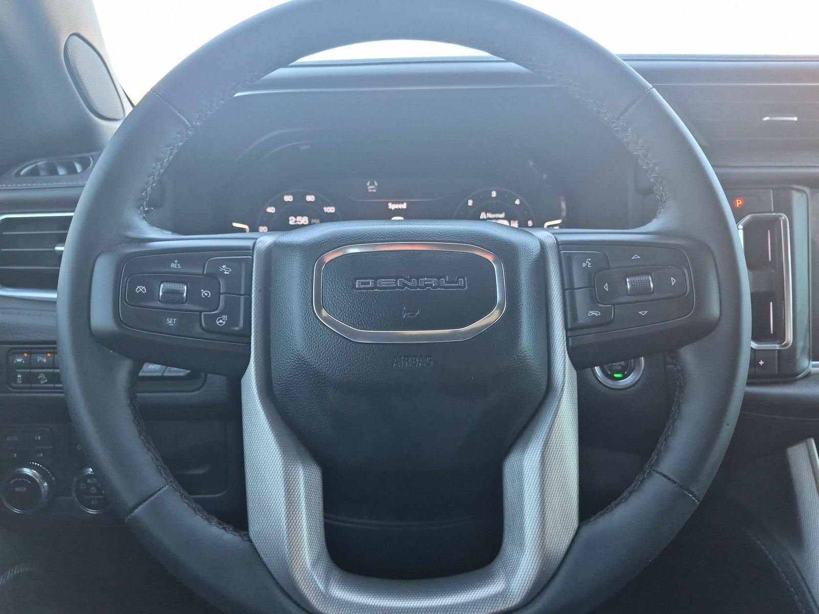 Used 2023 GMC Yukon Denali AWD/4WD image 12