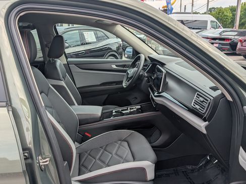 Used 2026 Volkswagen Atlas Peak Edition AWD/4WD image 12