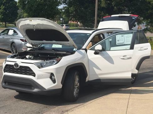 Used 2020 Toyota RAV4 XLE Premium AWD/4WD image 10