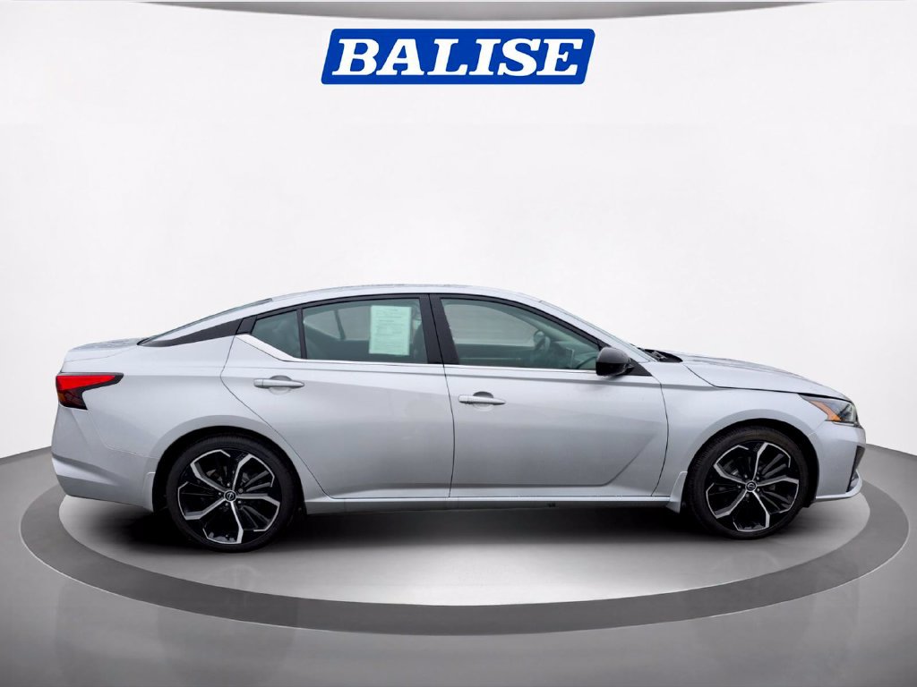 Used 2023 Nissan Altima 2.5 SR FWD image 6