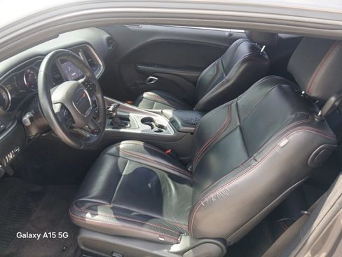 Used 2019 Dodge Challenger SXT RWD image 9