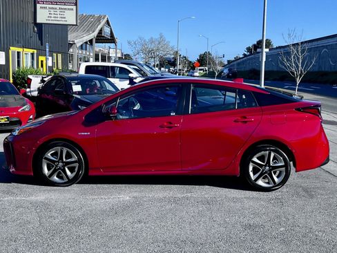 Used 2020 Toyota Prius XLE image 9