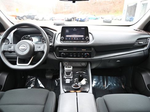 Used 2023 Nissan Rogue S image 3