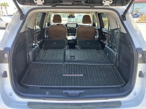 Certified 2025 Toyota Highlander Limited AWD/4WD image 29