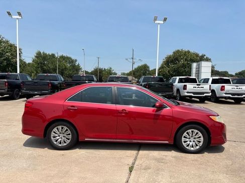 Used 2012 Toyota Camry LE FWD image 4