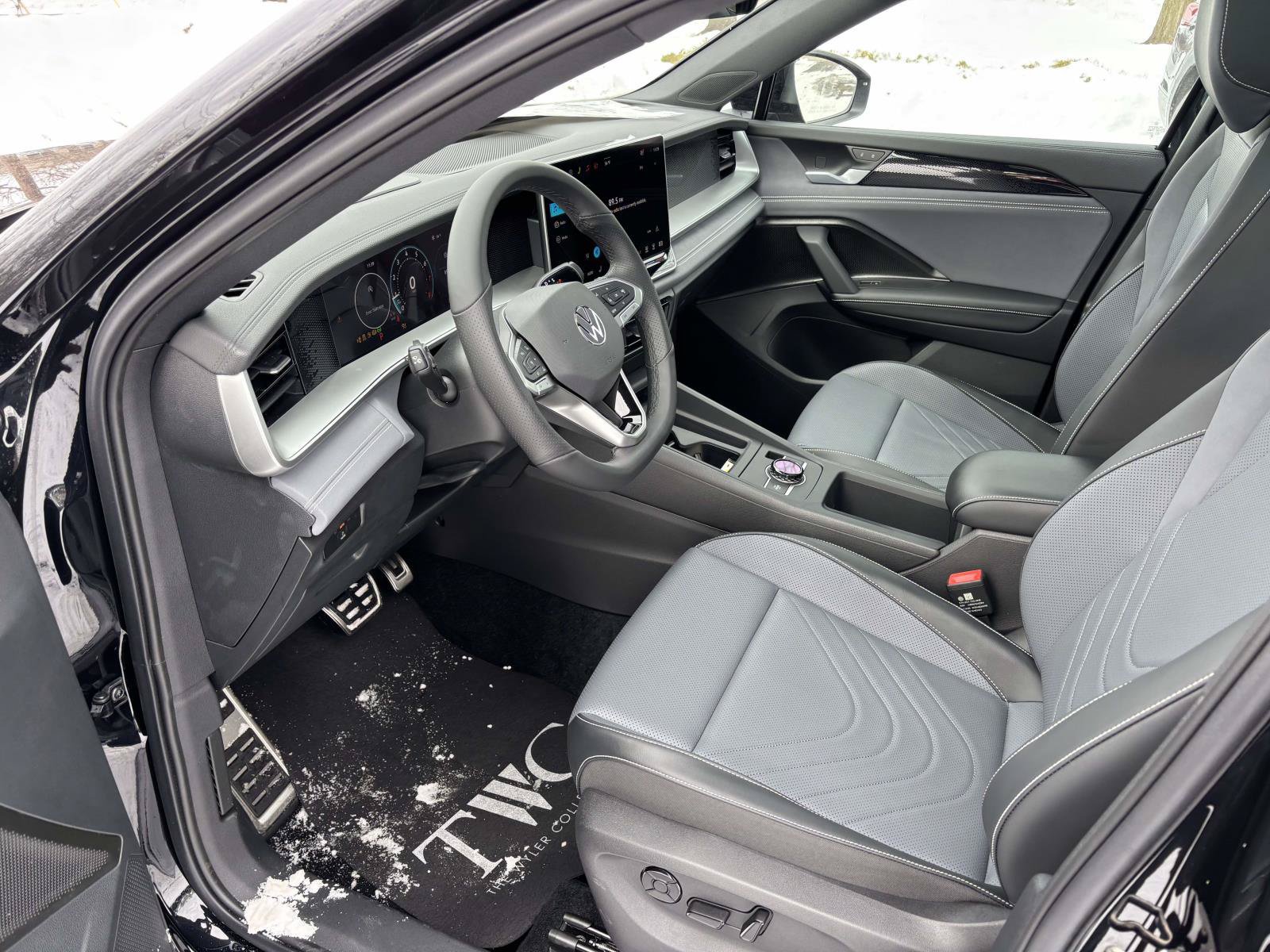 New 2026 Volkswagen Tiguan SE R-Line AWD/4WD image 24