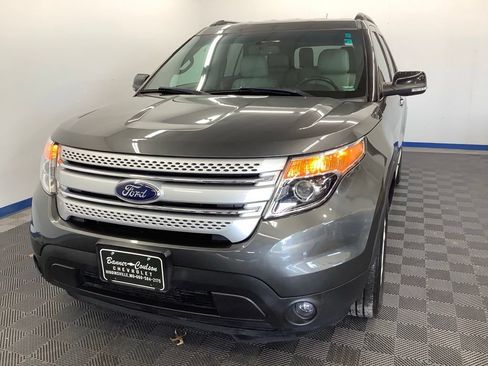 Used 2015 Ford Explorer XLT w/ Equipment Group 202A FWD image 2