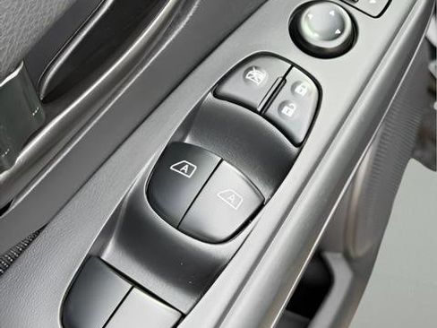 Certified 2025 Nissan Kicks Play S image 27