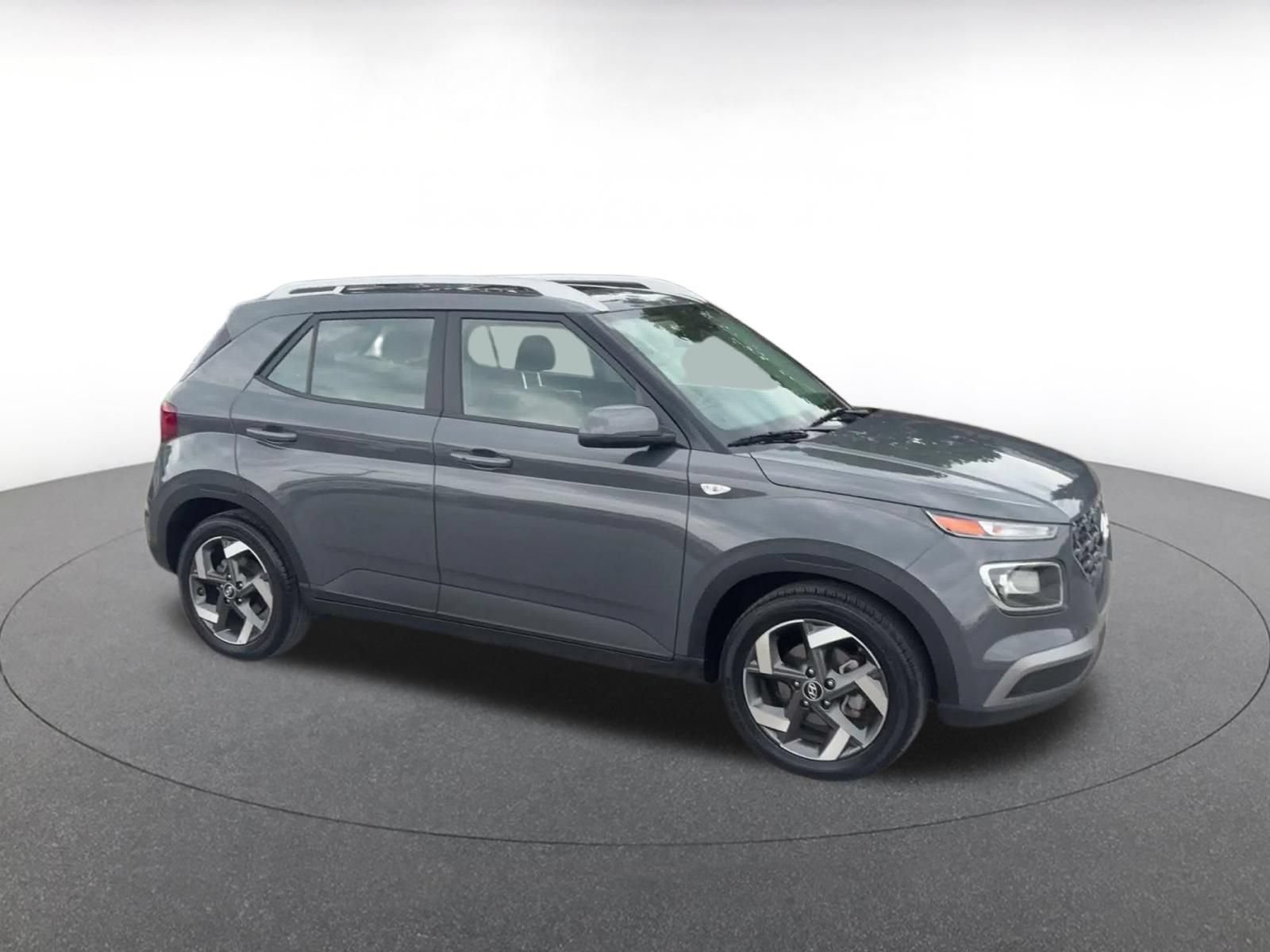 Used 2026 Hyundai Venue SEL FWD image 2
