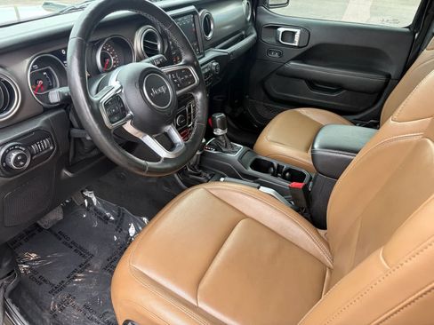 Used 2020 Jeep Gladiator Rubicon w/ Dual Top Group AWD/4WD image 11
