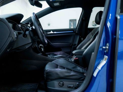 Used 2018 Volkswagen Golf R 4-Door image 39