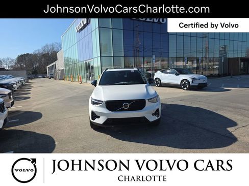 Certified 2025 Volvo XC40 B5 Plus image 10