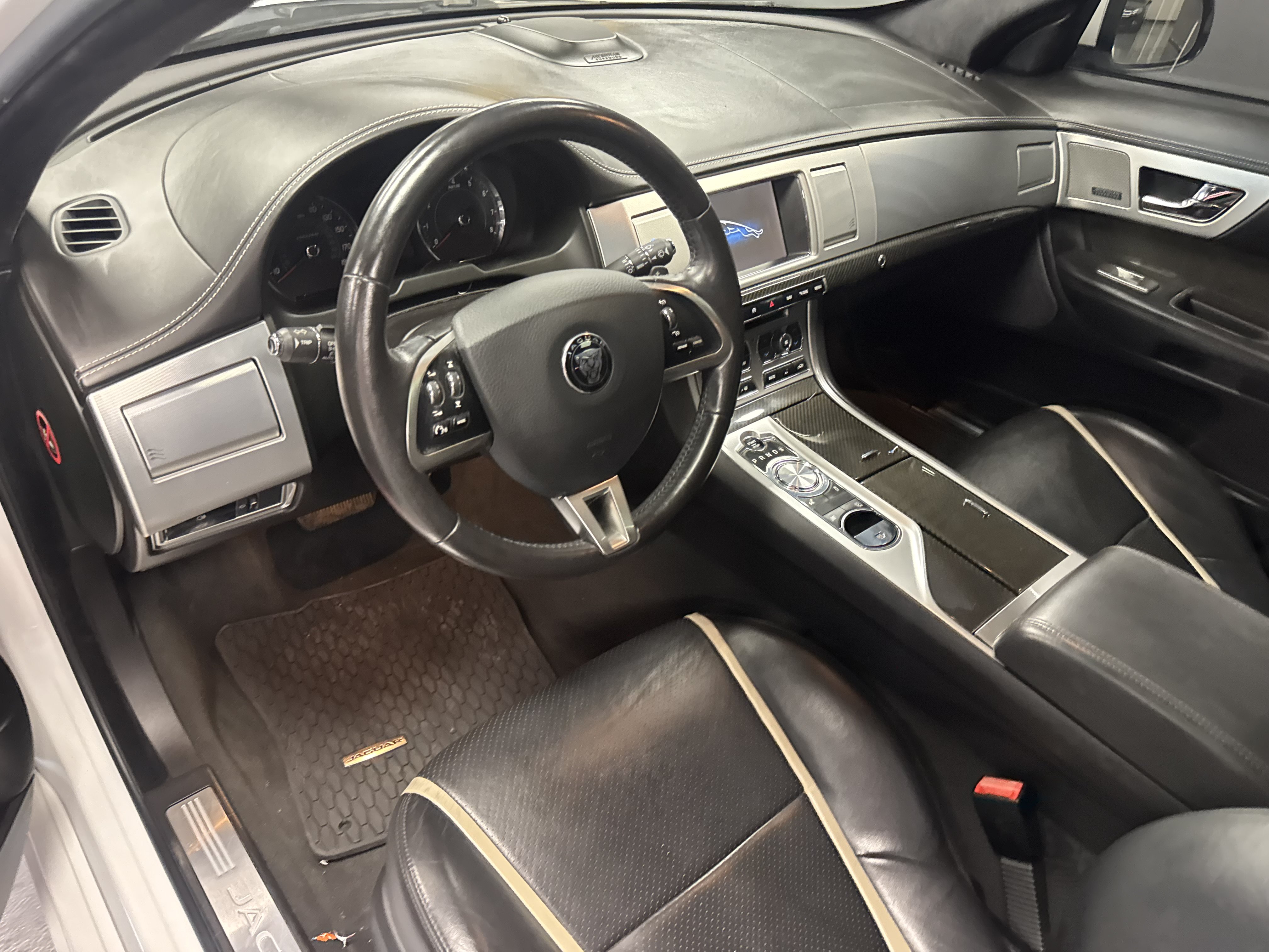 Used 2015 Jaguar XF Supercharged RWD image 12