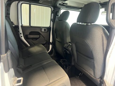 Used 2025 Jeep Gladiator Sport AWD/4WD image 19