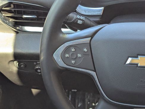 Used 2023 Chevrolet Traverse LT image 17