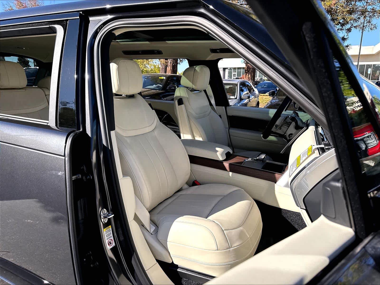 New 2026 Land Rover Range Rover Long Wheelbase SE AWD/4WD image 31