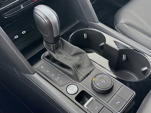 Certified 2022 Volkswagen Atlas Cross Sport SE w/ Panoramic Sunroof Package image 18