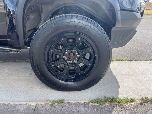 Used 2018 Chevrolet Colorado ZR2 w/ ZR2 Midnight Special Edition image 13