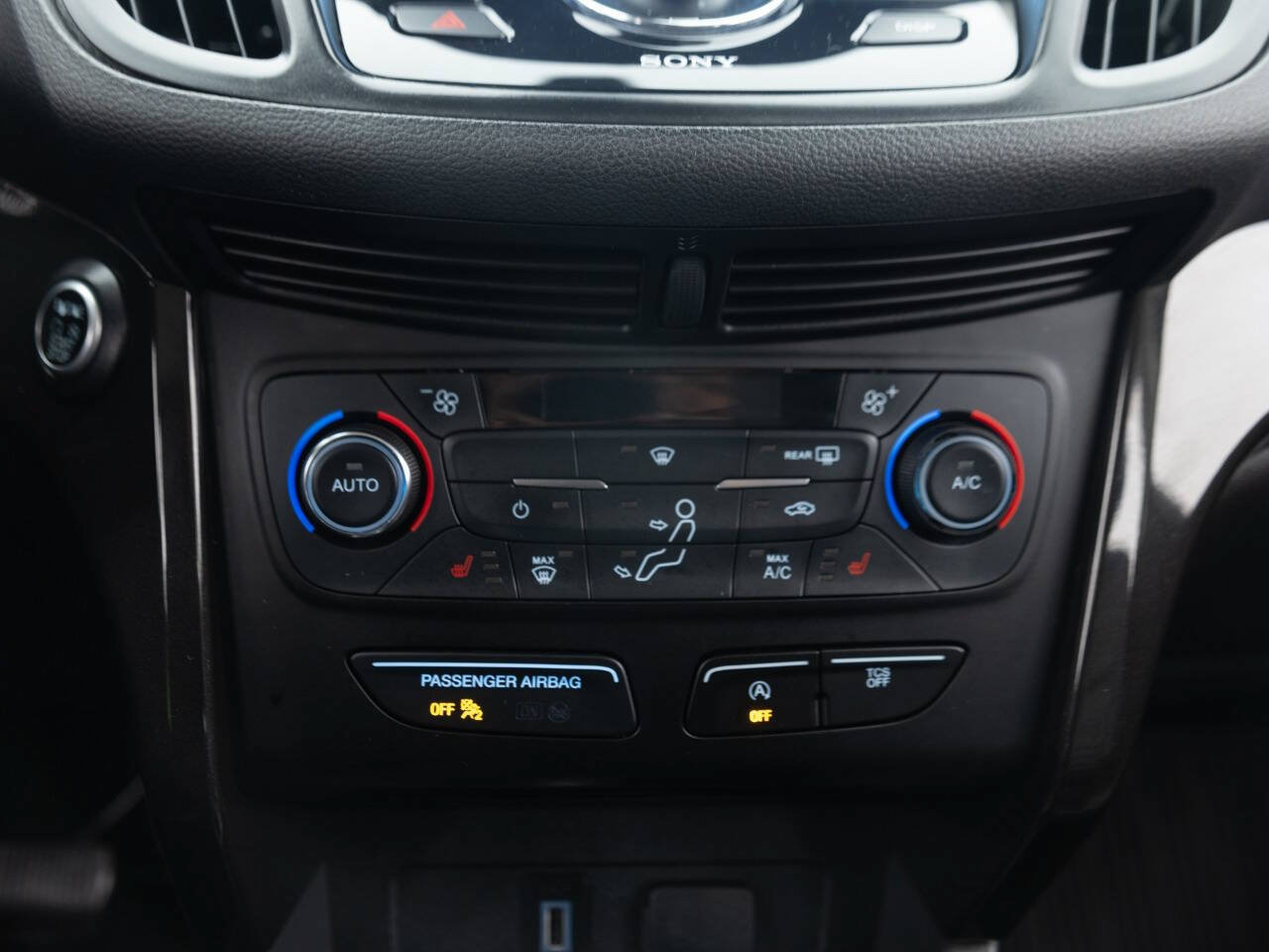 Used 2017 Ford Escape Titanium FWD image 35
