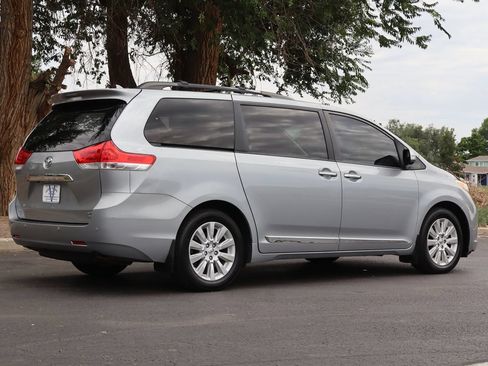 Used 2013 Toyota Sienna Limited w/ Premium Pkg AWD/4WD image 5