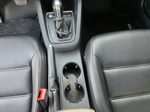 Used 2017 Volkswagen Jetta SE image 18