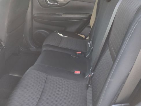 Used 2018 Nissan Rogue SV image 29