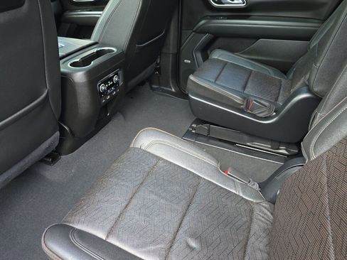 Used 2023 Chevrolet Suburban High Country w/ Advanced Technology Package image 12