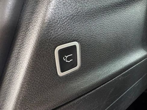 Used 2025 Chrysler Pacifica Limited FWD image 40