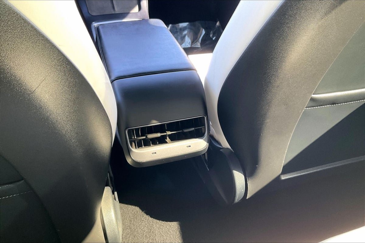 Used 2022 Tesla Model 3 Long Range AWD/4WD image 28