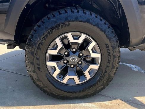 Used 2021 Toyota Tacoma TRD Off-Road AWD/4WD image 8