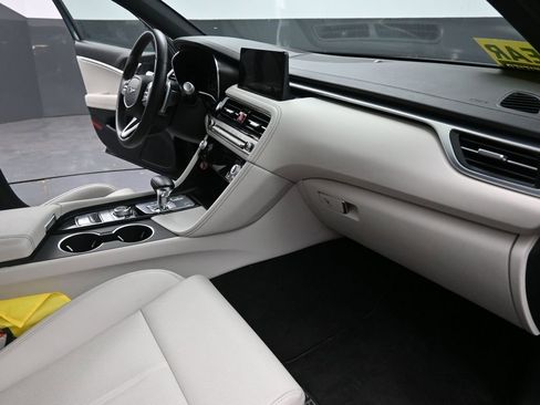 Used 2025 Genesis G70 2.5T image 37