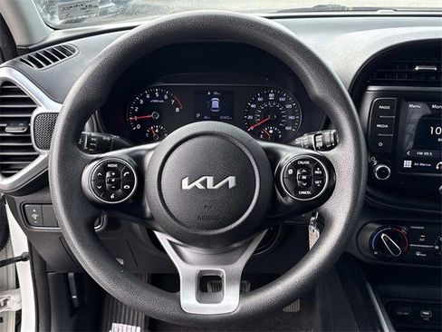Used 2022 Kia Soul LX image 18