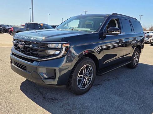 New 2026 Ford Expedition Active image 3