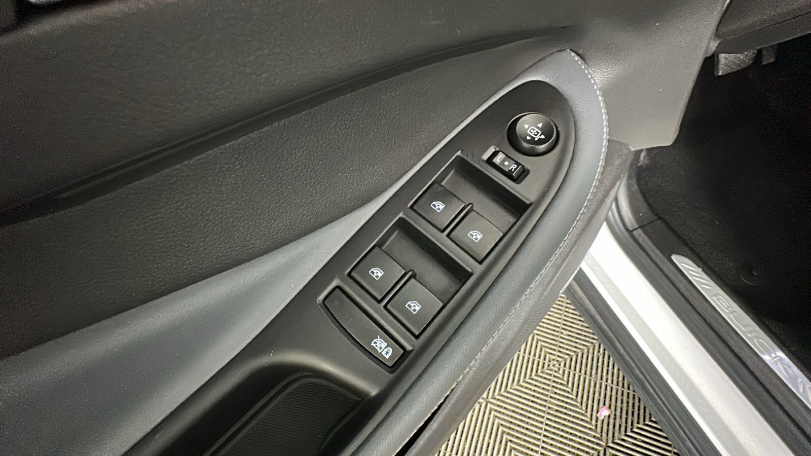 Used 2020 Buick Envision Premium AWD/4WD image 12
