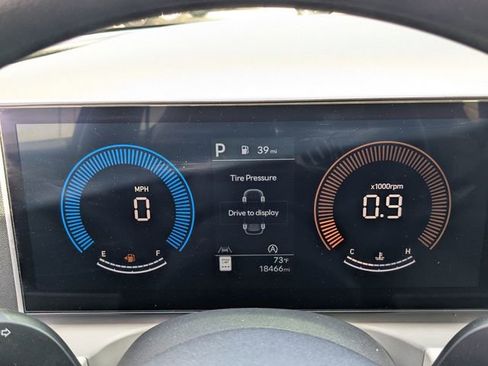 Used 2025 Hyundai Tucson SE image 24