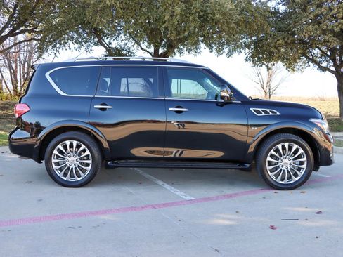 Used 2017 INFINITI QX80 2WD w/ Driver Assistance Package image 8