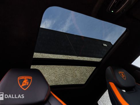 Used 2025 Lamborghini Urus SE image 47