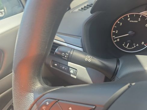 Used 2025 Nissan Altima 2.5 SV FWD image 19