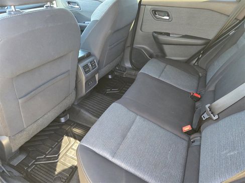 Used 2022 Nissan Rogue SV image 29