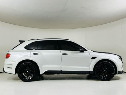 Used 2017 Bentley Bentayga image 3