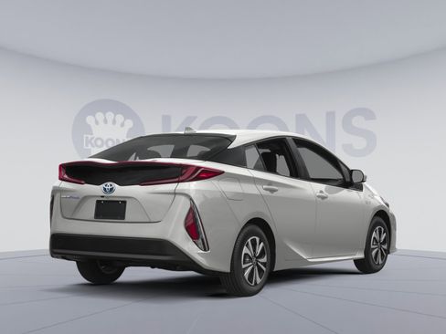 Used 2017 Toyota Prius Prime Advanced image 2