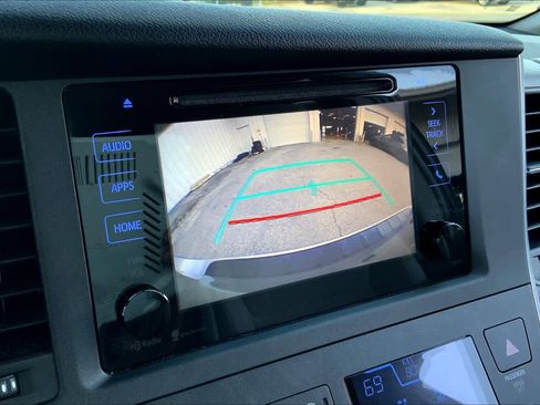 Used 2015 Toyota Sienna LE FWD image 26