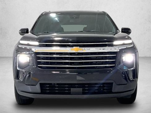 Used 2026 Chevrolet Traverse LT FWD image 3