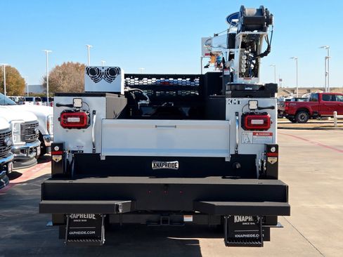 New 2025 Ford F550 4x4 SuperCab Super Duty image 6