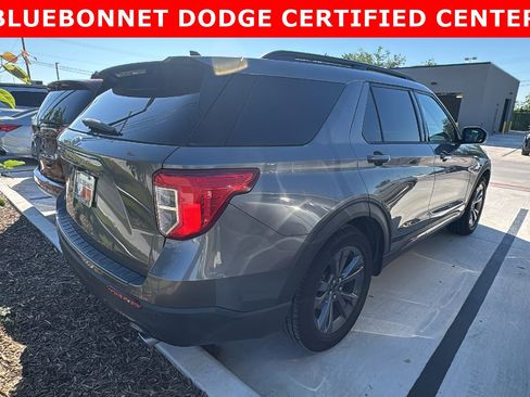 Used 2021 Ford Explorer XLT w/ Equipment Group 202A RWD image 4