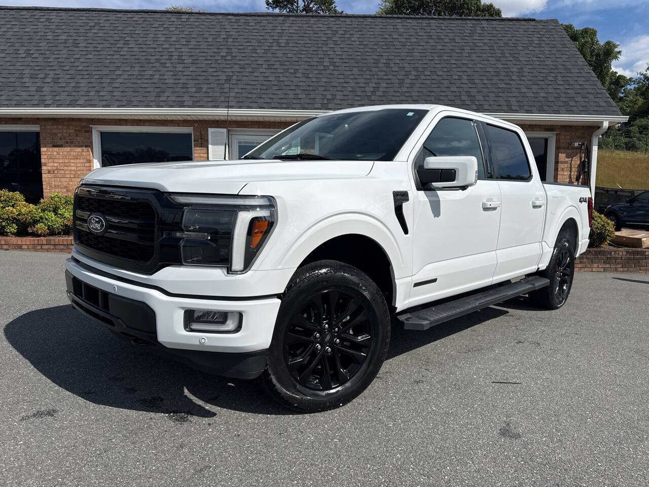 Used 2024 Ford F150 Lariat w/ Equipment Group 502A High AWD/4WD image 4