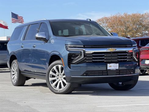New 2026 Chevrolet Suburban Premier image 2