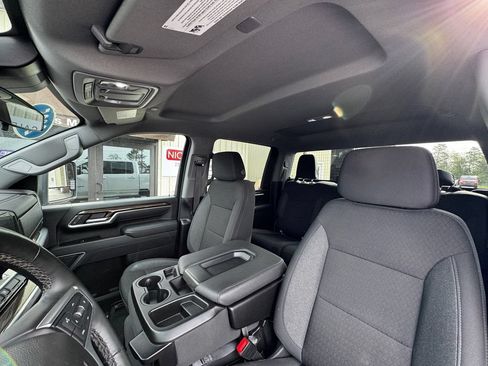 Used 2025 Chevrolet Silverado 2500 LT w/ Convenience Package AWD/4WD image 4