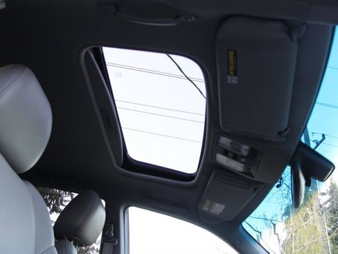 Used 2005 Acura MDX Touring image 9