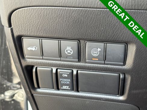 Used 2024 Nissan Armada Platinum w/ Captain's Chairs Package image 18